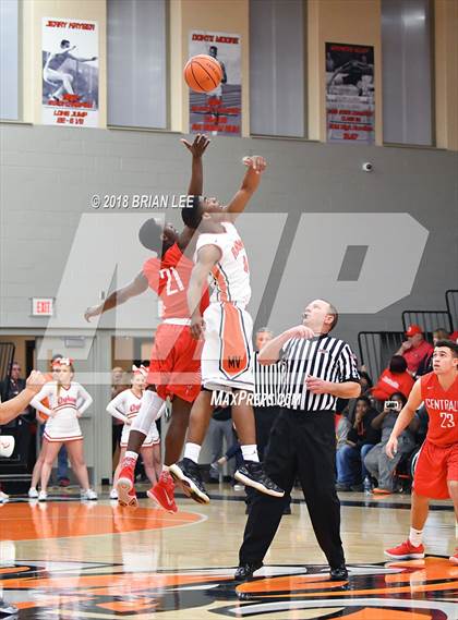 Thumbnail 1 in Centralia vs Mt. Vernon (IHSA 3A Regional Semifinal) photogallery.