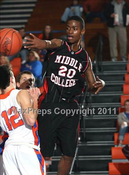 Thumbnail 3 in Middle College vs. Marshall County (Marshall County Hoopfest) photogallery.