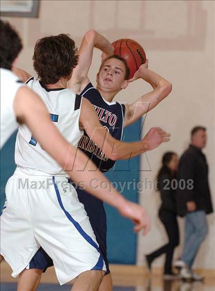 Thumbnail 2 in Wilton Christian vs. Sacramento Waldorf (Waves Invitational) photogallery.