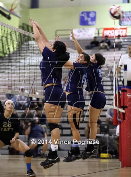Thumbnail 2 in Sylmar vs. Taft (CIF L.A.C.S. D2 Final) photogallery.