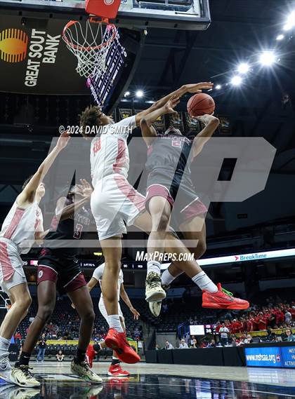 Thumbnail 3 in Cardinal Ritter College Prep vs. Chaminade (MSHSAA Class 6 Championship) photogallery.
