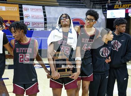 Thumbnail 2 in Cardinal Ritter College Prep vs. Chaminade (MSHSAA Class 6 Championship) photogallery.