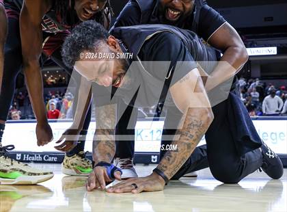 Thumbnail 1 in Cardinal Ritter College Prep vs. Chaminade (MSHSAA Class 6 Championship) photogallery.