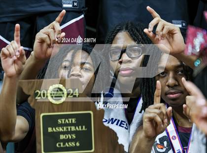 Thumbnail 2 in Cardinal Ritter College Prep vs. Chaminade (MSHSAA Class 6 Championship) photogallery.