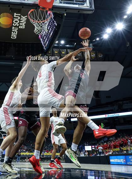 Thumbnail 2 in Cardinal Ritter College Prep vs. Chaminade (MSHSAA Class 6 Championship) photogallery.