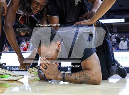 Thumbnail 2 in Cardinal Ritter College Prep vs. Chaminade (MSHSAA Class 6 Championship) photogallery.