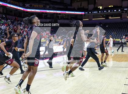 Thumbnail 3 in Cardinal Ritter College Prep vs. Chaminade (MSHSAA Class 6 Championship) photogallery.