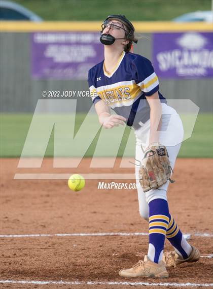 Thumbnail 1 in DeSoto Central vs. South Panola photogallery.