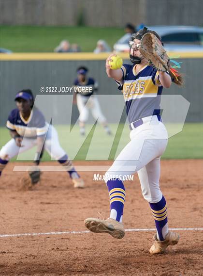 Thumbnail 2 in DeSoto Central vs. South Panola photogallery.