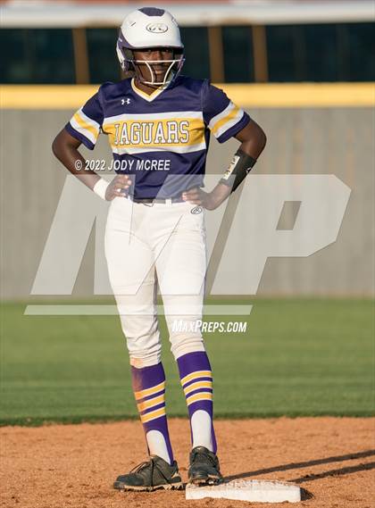 Thumbnail 1 in DeSoto Central vs. South Panola photogallery.