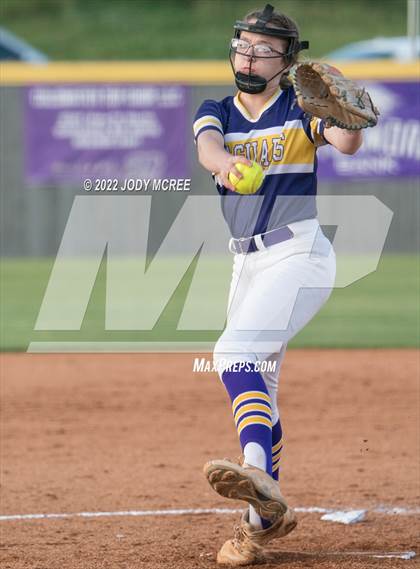 Thumbnail 3 in DeSoto Central vs. South Panola photogallery.