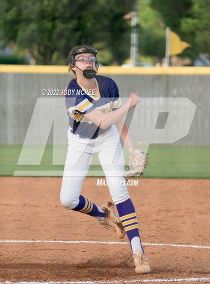 Thumbnail 3 in DeSoto Central vs. South Panola photogallery.