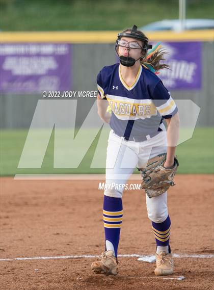 Thumbnail 2 in DeSoto Central vs. South Panola photogallery.