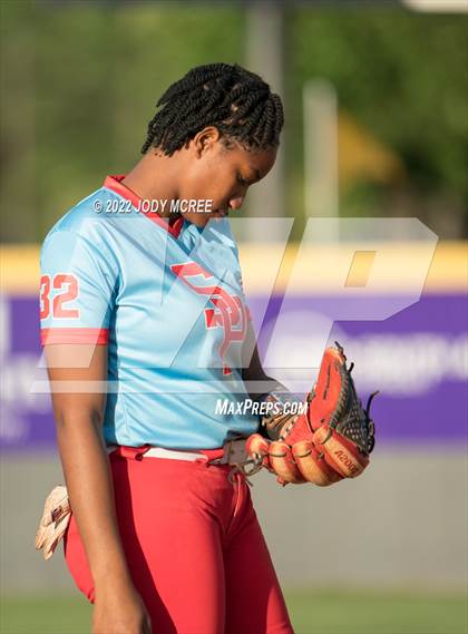 Thumbnail 2 in DeSoto Central vs. South Panola photogallery.