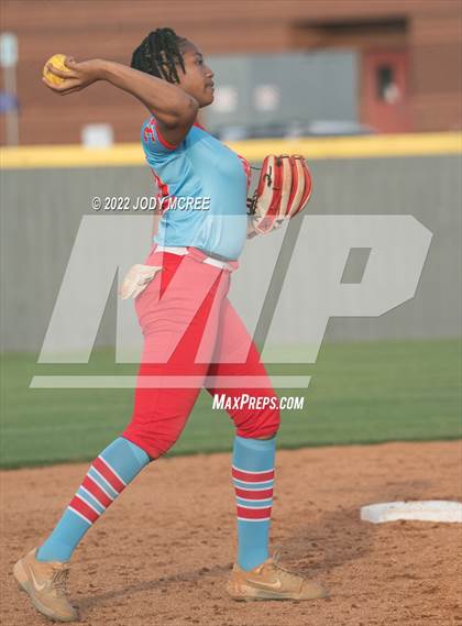 Thumbnail 1 in DeSoto Central vs. South Panola photogallery.