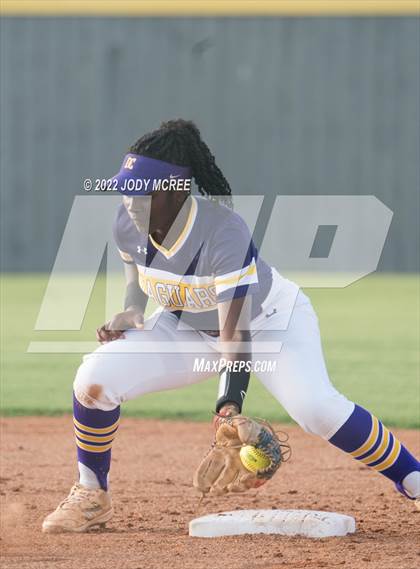 Thumbnail 3 in DeSoto Central vs. South Panola photogallery.