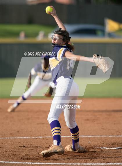 Thumbnail 1 in DeSoto Central vs. South Panola photogallery.