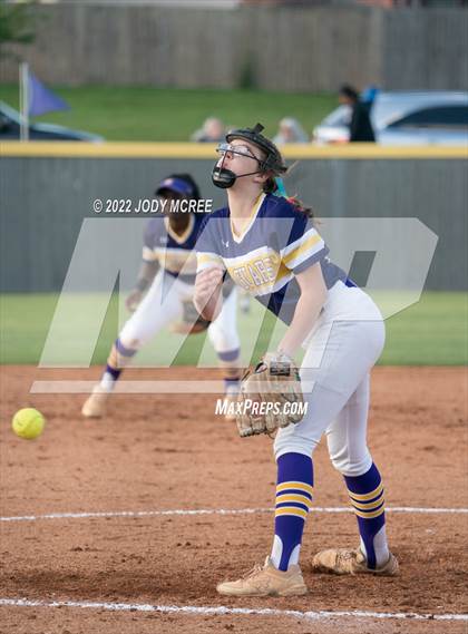Thumbnail 2 in DeSoto Central vs. South Panola photogallery.