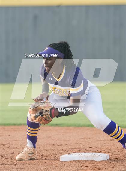 Thumbnail 1 in DeSoto Central vs. South Panola photogallery.