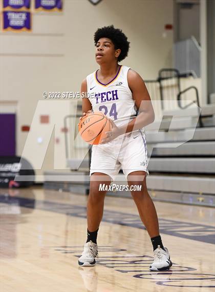 Thumbnail 2 in Notre Dame Prep vs. Oakland Tech (The Holiday Classic 2022) photogallery.
