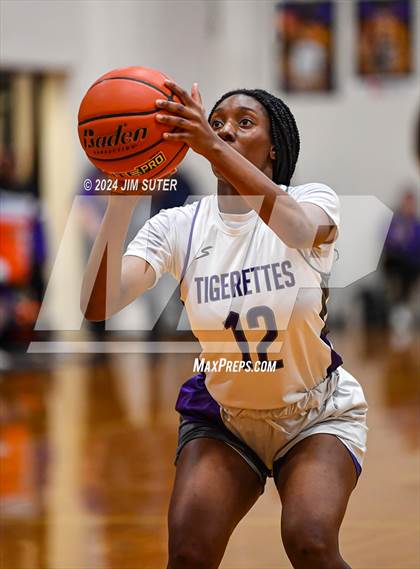 Thumbnail 3 in Thrall vs Shiner (UIL 2A Region IV Quarterfinal) photogallery.