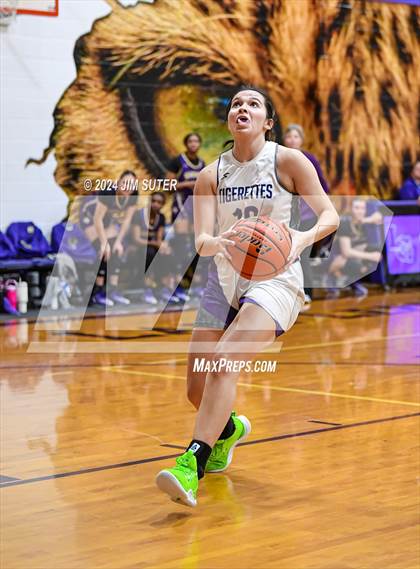Thumbnail 3 in Thrall vs Shiner (UIL 2A Region IV Quarterfinal) photogallery.