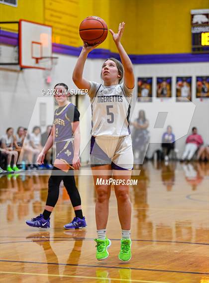 Thumbnail 2 in Thrall vs Shiner (UIL 2A Region IV Quarterfinal) photogallery.