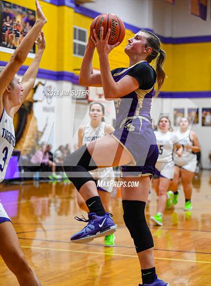 Thumbnail 1 in Thrall vs Shiner (UIL 2A Region IV Quarterfinal) photogallery.