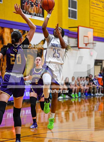 Thumbnail 1 in Thrall vs Shiner (UIL 2A Region IV Quarterfinal) photogallery.