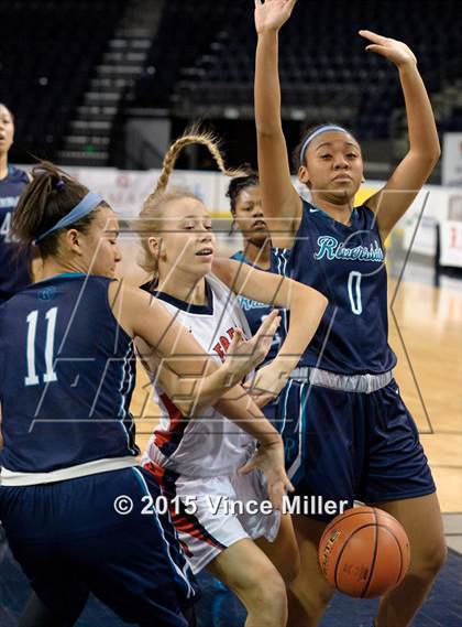Thumbnail 3 in Juanita vs. Auburn Riverside photogallery.