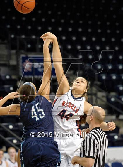 Thumbnail 3 in Juanita vs. Auburn Riverside photogallery.