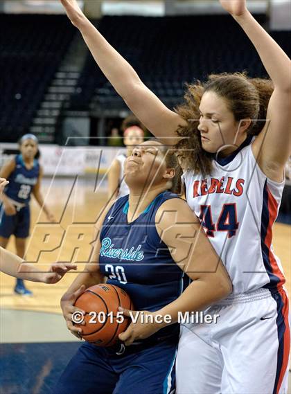 Thumbnail 3 in Juanita vs. Auburn Riverside photogallery.