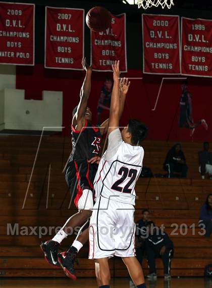 Thumbnail 2 in Bellarmine-Jefferson vs Palm Springs (MaxPreps Holiday Classic) photogallery.