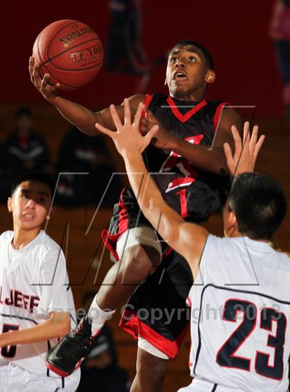 Thumbnail 3 in Bellarmine-Jefferson vs Palm Springs (MaxPreps Holiday Classic) photogallery.
