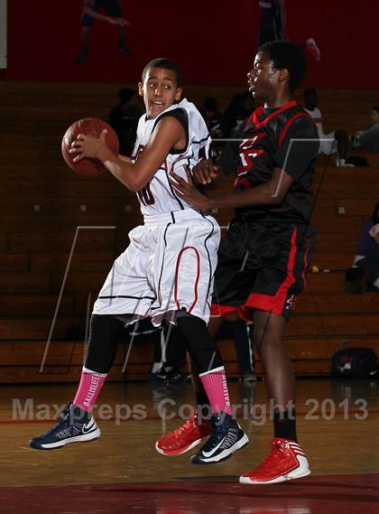 Thumbnail 3 in Bellarmine-Jefferson vs Palm Springs (MaxPreps Holiday Classic) photogallery.