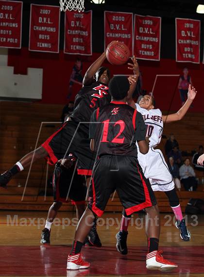 Thumbnail 3 in Bellarmine-Jefferson vs Palm Springs (MaxPreps Holiday Classic) photogallery.