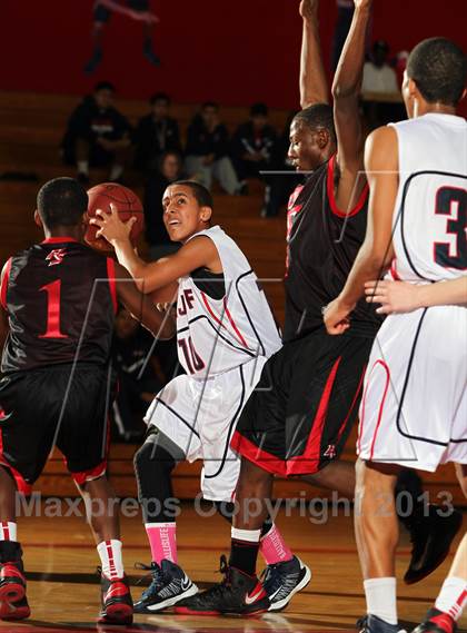 Thumbnail 2 in Bellarmine-Jefferson vs Palm Springs (MaxPreps Holiday Classic) photogallery.