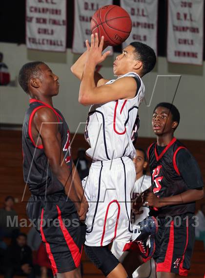 Thumbnail 3 in Bellarmine-Jefferson vs Palm Springs (MaxPreps Holiday Classic) photogallery.