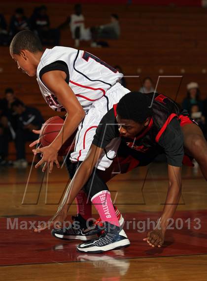 Thumbnail 2 in Bellarmine-Jefferson vs Palm Springs (MaxPreps Holiday Classic) photogallery.