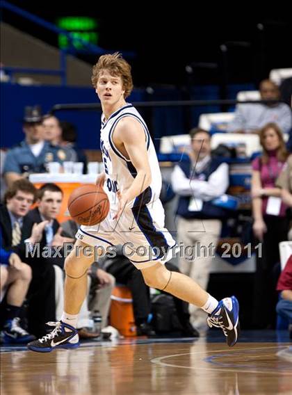 Thumbnail 1 in Lexington Catholic vs. Dixie Heights (KHSAA Sweet 16) photogallery.