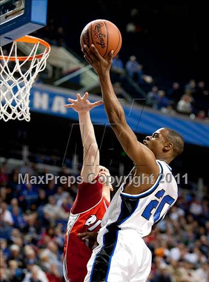 Thumbnail 2 in Lexington Catholic vs. Dixie Heights (KHSAA Sweet 16) photogallery.