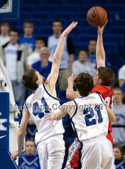 Thumbnail 3 in Lexington Catholic vs. Dixie Heights (KHSAA Sweet 16) photogallery.