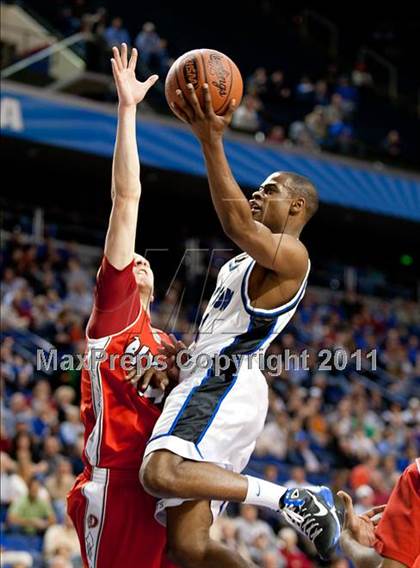 Thumbnail 1 in Lexington Catholic vs. Dixie Heights (KHSAA Sweet 16) photogallery.