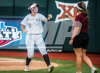 Thumbnail 2 in Crawford vs. Lovelady (UIL 2A State Championship game) photogallery.
