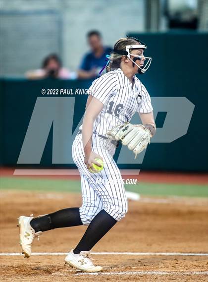 Thumbnail 2 in Crawford vs. Lovelady (UIL 2A State Championship game) photogallery.