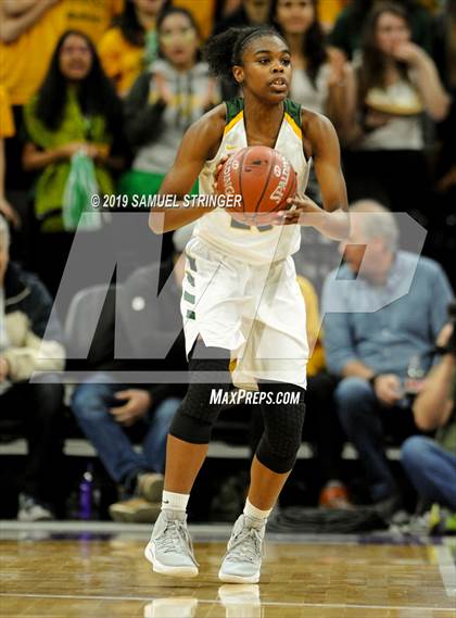 Thumbnail 3 in Pinewood vs. Sierra Canyon (CIF State Open Division Final) photogallery.