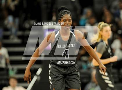 Thumbnail 3 in Pinewood vs. Sierra Canyon (CIF State Open Division Final) photogallery.