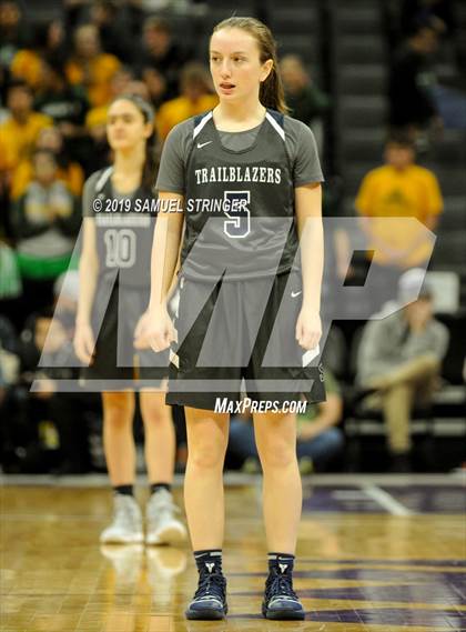 Thumbnail 1 in Pinewood vs. Sierra Canyon (CIF State Open Division Final) photogallery.