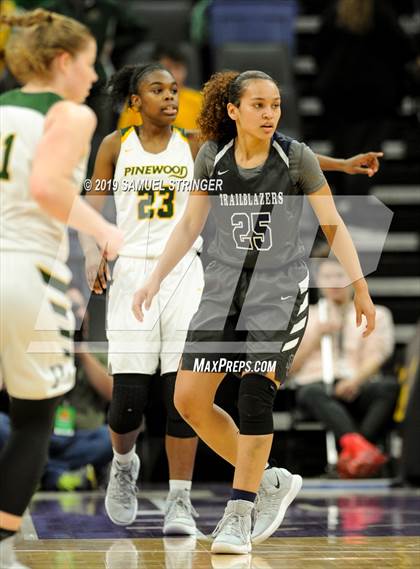Thumbnail 1 in Pinewood vs. Sierra Canyon (CIF State Open Division Final) photogallery.