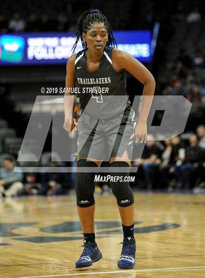 Thumbnail 2 in Pinewood vs. Sierra Canyon (CIF State Open Division Final) photogallery.